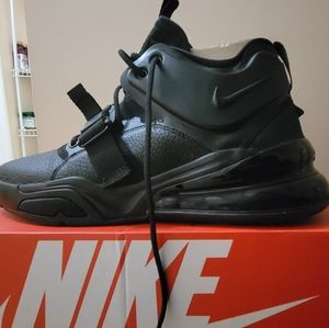 Nike air max 270 triple black